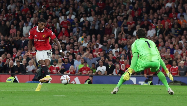 Ronaldo dự bị gần hết trận, Man Utd đánh bại Liverpool - 2