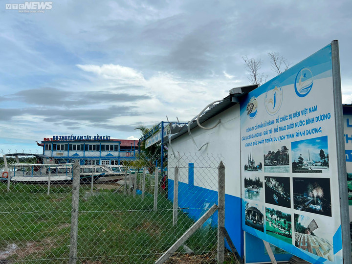 Bến tàu thủy xây dựng trái phép ngang nhiên 'mọc' lên giữa sông Sài Gòn - 3