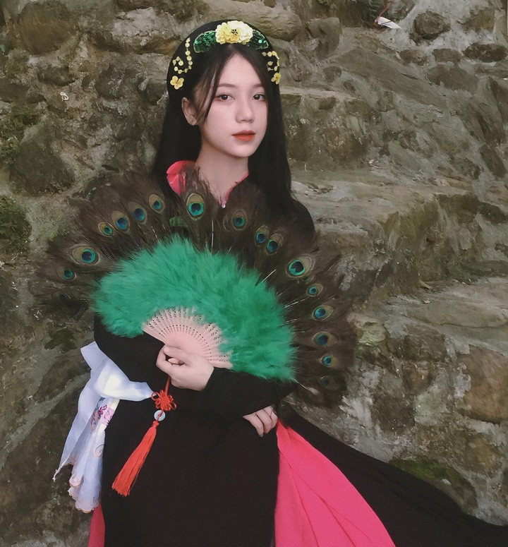 Mỹ nhân nóng bỏng đóng vai Quyên trong phim 'Đấu trí" là ai? - 7