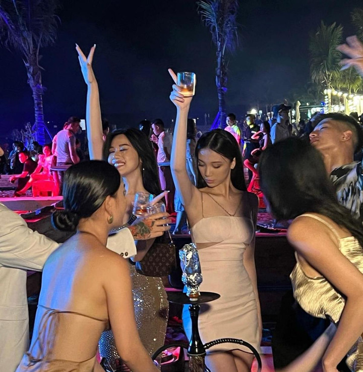 Mỹ nhân nóng bỏng đóng vai Quyên trong phim 'Đấu trí" là ai? - 2