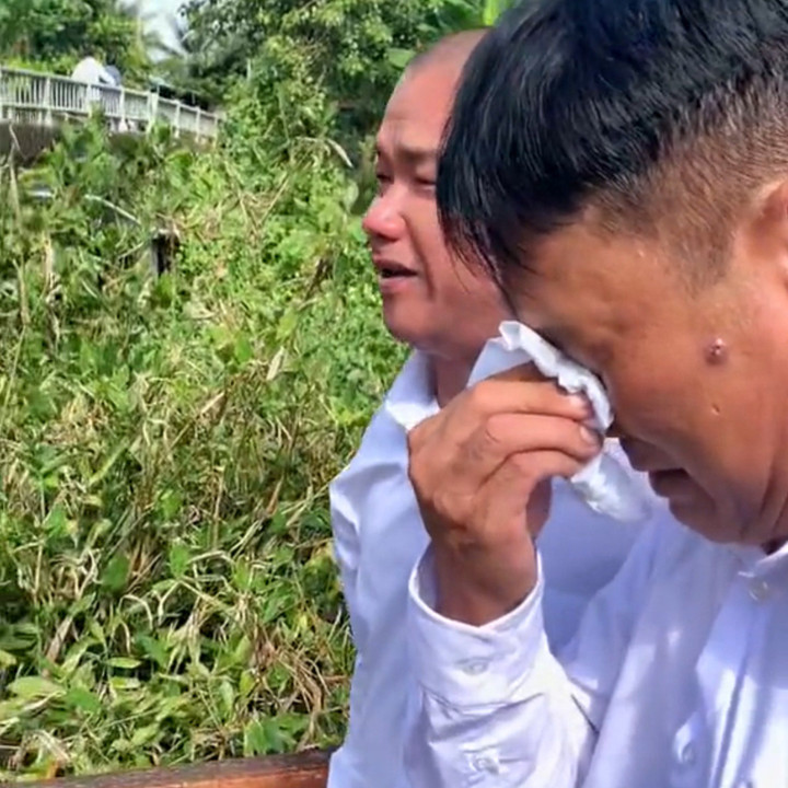 Bố mếu máo khóc trên đường tiễn ‘con gái rượu’ về nhà chồng khiến cả họ bật cười - 3