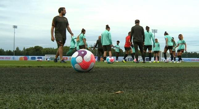 Ngỡ ngàng bóng đá nữ Bồ Đào Nha: Phần lớn cầu thủ nhận lương thấp hơn Huỳnh Như - 1