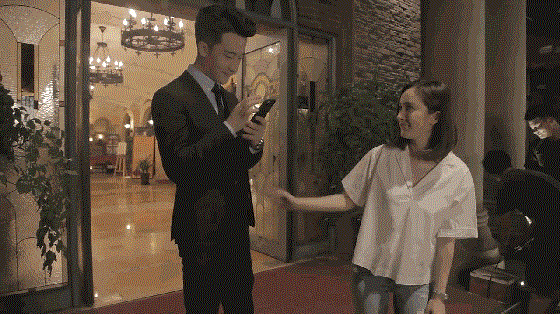 Xoa má đồng nghiệp nam, Dương Mịch bị chỉ trích là khiếm nhã - 3