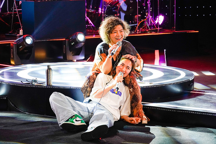 Gia đình can NS Thanh Hoa hát cùng Hòa Minzy: 'Bà 72 tuổi còn thất tình gì nữa' - 3