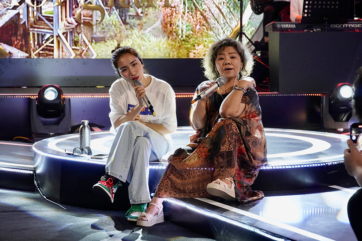 Gia đình can NS Thanh Hoa hát cùng Hòa Minzy: 'Bà 72 tuổi còn thất tình gì nữa' - 1