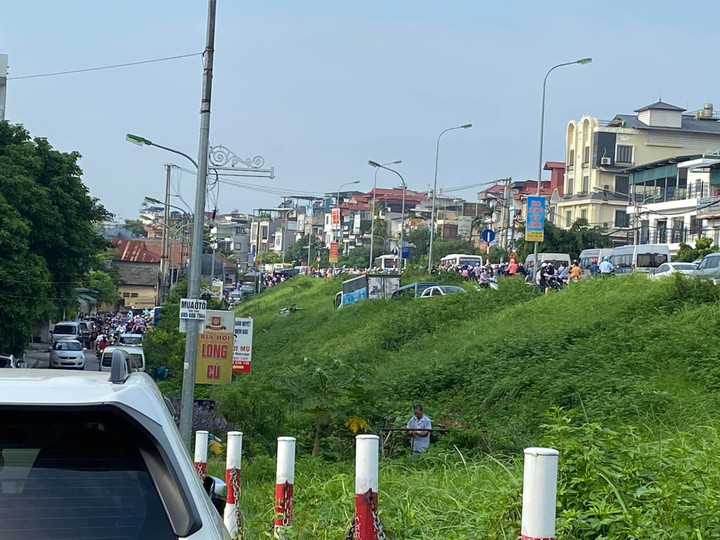 Hà Nội: 6 ô tô tai nạn liên hoàn, cầu Chương Dương tắc cứng - 3