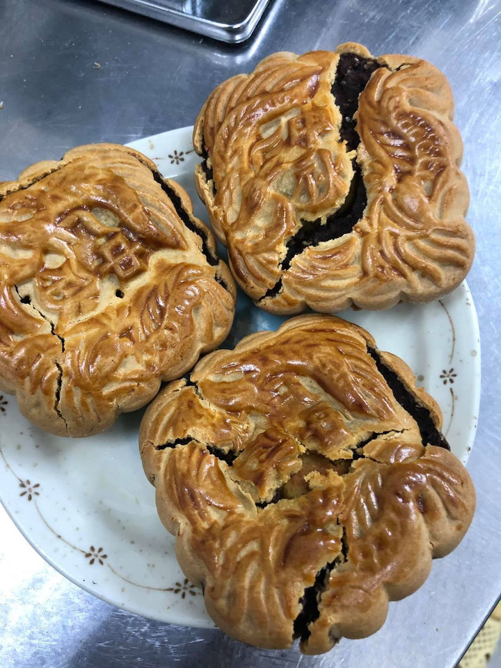 Hú hồn với loạt bánh trung thu tự làm đúng kiểu '3 phần xui xẻo, 7 phần bất lực' - 4