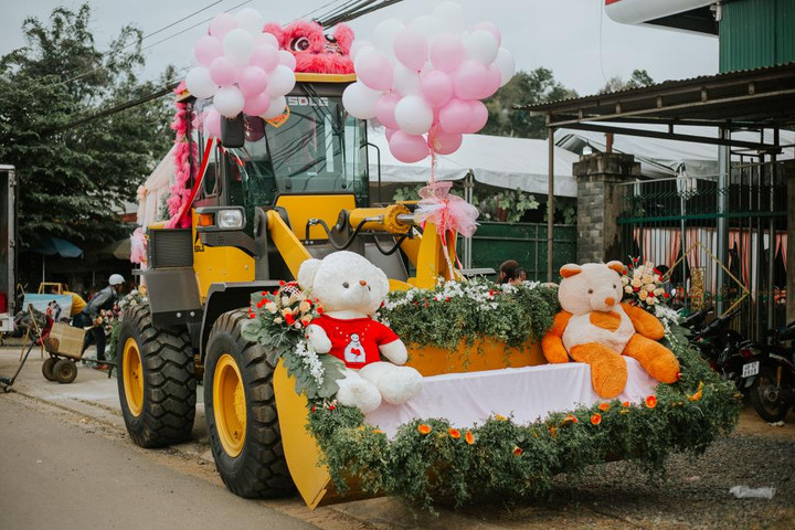 Những chiếc xe hoa sáng tạo hết nấc khiến người đi đường trầm trồ ngoái nhìn - 7