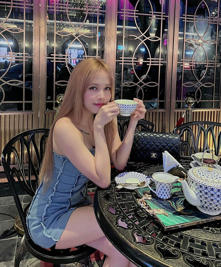 Sao Việt 26/8: NSƯT Trịnh Kim Chi diện áo tắm gợi cảm ở tuổi 51 - 4