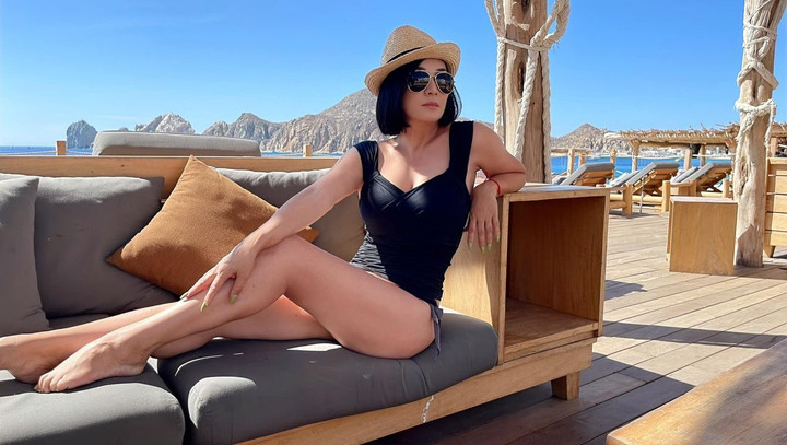 Sao Việt 26/8: NSƯT Trịnh Kim Chi diện áo tắm gợi cảm ở tuổi 51 - 7