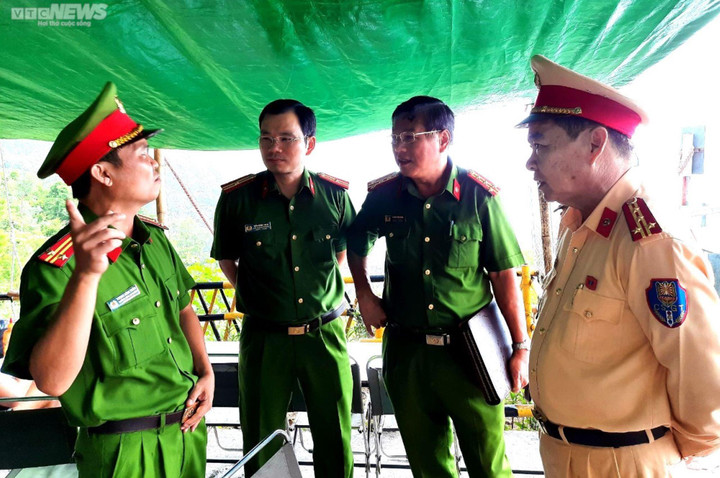 Lắp camera bắt ‘quái xế’ đua xe, lạng lách trên đèo Hải Vân - 1