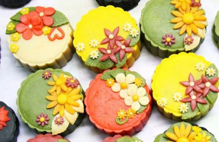 Những chiếc bánh trung thu độc lạ hút khách - 2