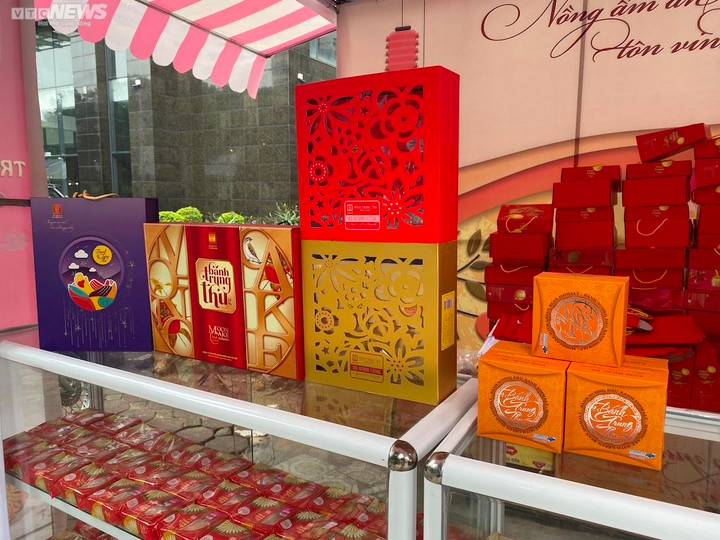 Dân thắt chặt chi tiêu, bánh trung thu vào mùa sớm vẫn ế ẩm - 14