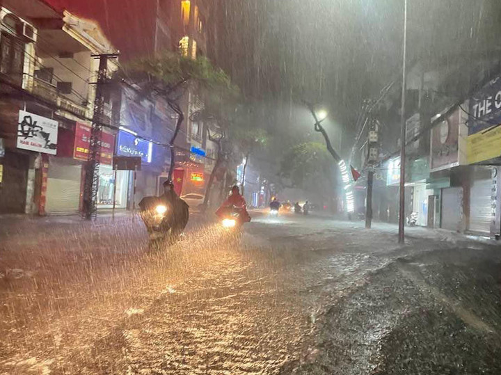 Bão số 3 đổ bộ, mưa lớn ở Quảng Ninh, Hải Phòng - 3