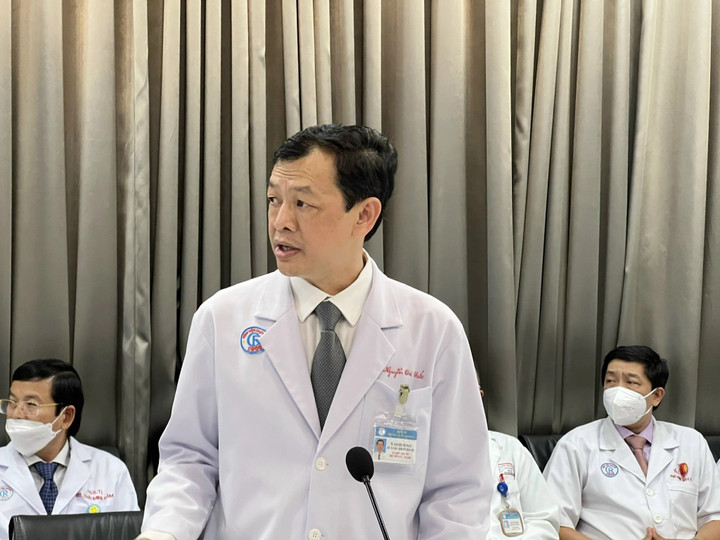 Dù tâm huyết, bác sĩ Bệnh viện Chợ Rẫy vẫn 'rời công sang tư' - 1