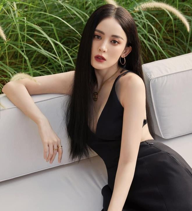 Mối tình tay ba của Cổ Lực Na Trát gây sóng gió trên mạng xã hội - 1