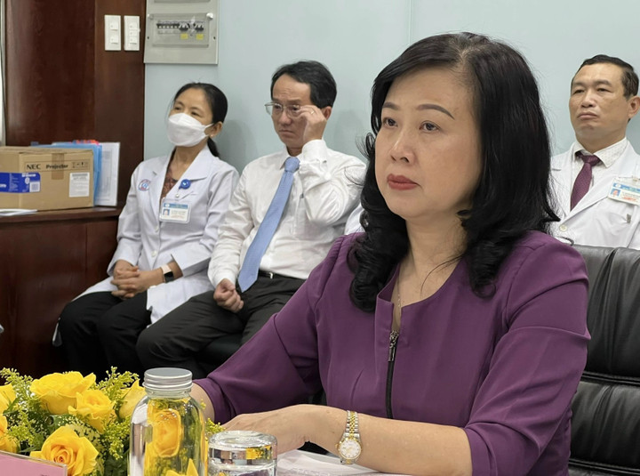 Dù tâm huyết, bác sĩ Bệnh viện Chợ Rẫy vẫn 'rời công sang tư' - 2