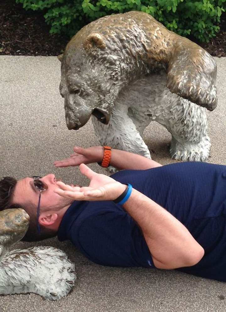 Loạt khoảnh khắc gây bối rối không biết đâu là tượng đâu là người - 1