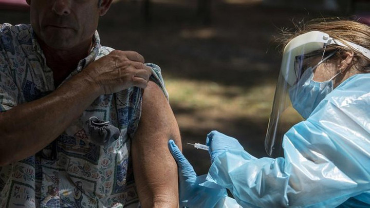 Người đàn ông dương tính cùng lúc HIV, COVID-19, đậu mùa khỉ - 1