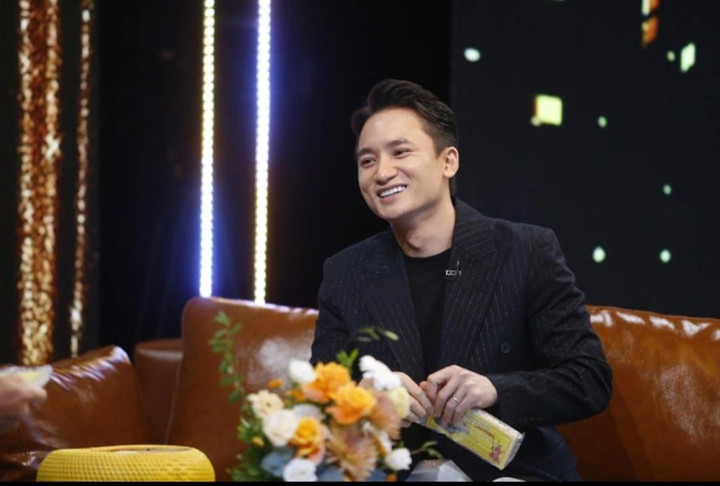 Bố mẹ Phan Mạnh Quỳnh bán được 1.000 gói kẹo lạc sau khi con trai lên VTV - 1