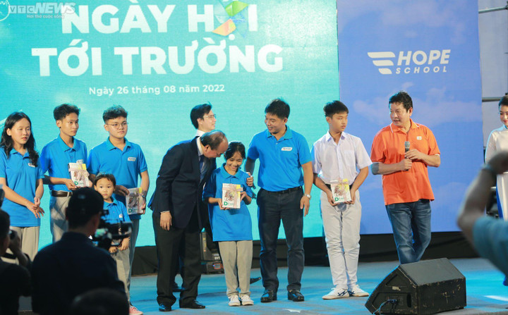 Chủ tịch nước dự 'Ngày hội tới trường' cùng 200 học sinh trường Hy Vọng - 5