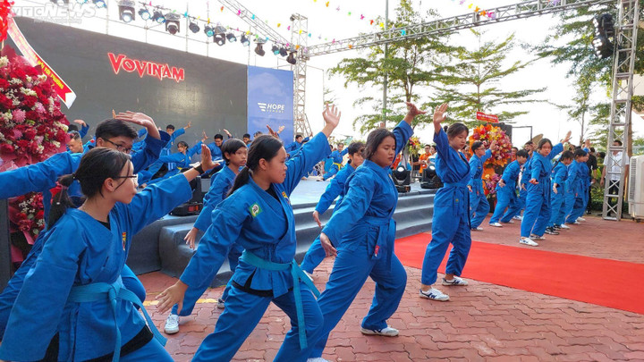 Chủ tịch nước dự 'Ngày hội tới trường' cùng 200 học sinh trường Hy Vọng - 7