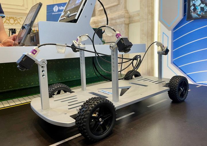 VinAI phát triển tính năng quan sát toàn cảnh 360 độ nâng cao trên xe ôtô - 2