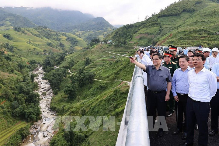 Thủ tướng khảo sát các công trình, dự án trọng điểm tại tỉnh Lào Cai - 1