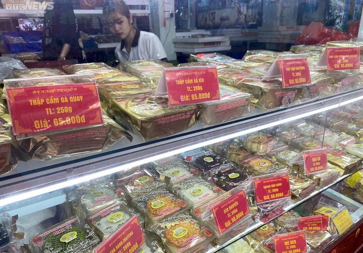 Bánh trung thu truyền thống hút khách - 3