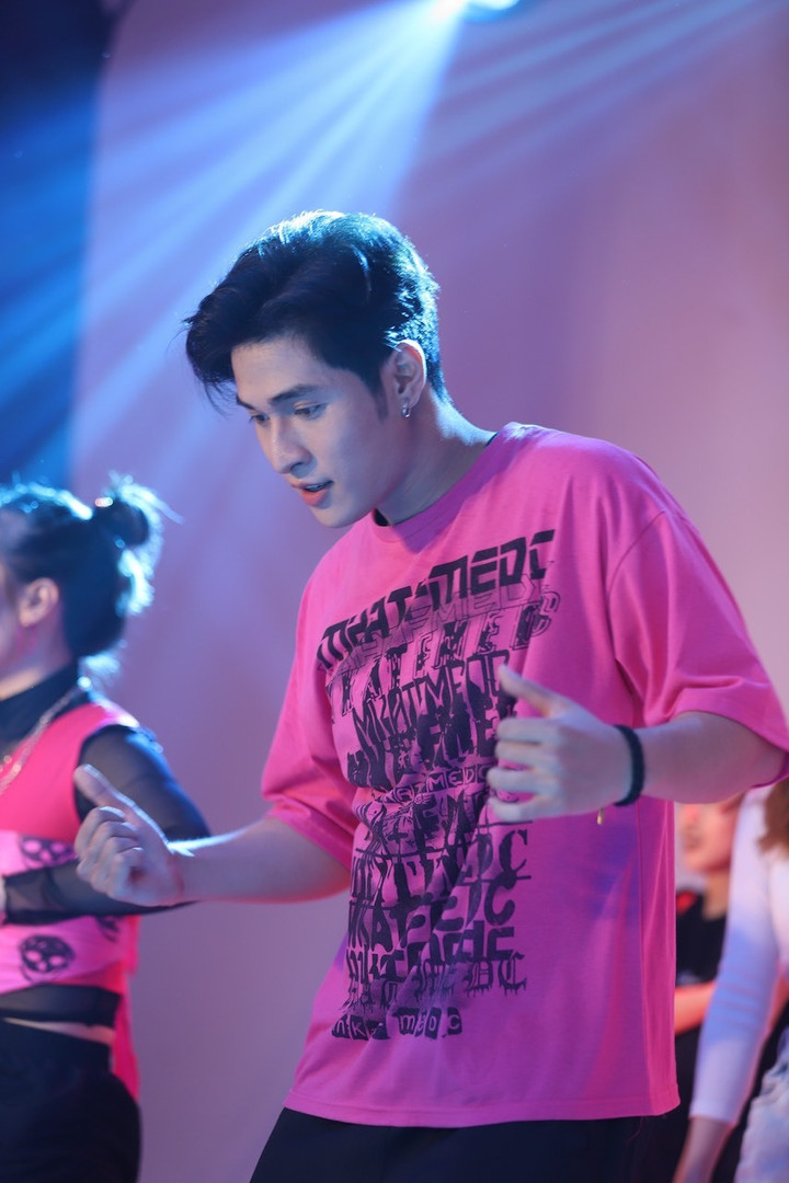 Nam sinh trường Báo gây sốt với bức ảnh thuyết trình - 8