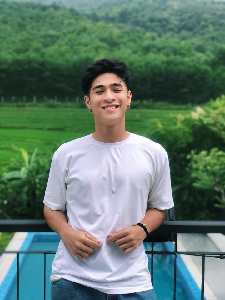 Nam sinh trường Báo gây sốt với bức ảnh thuyết trình - 2