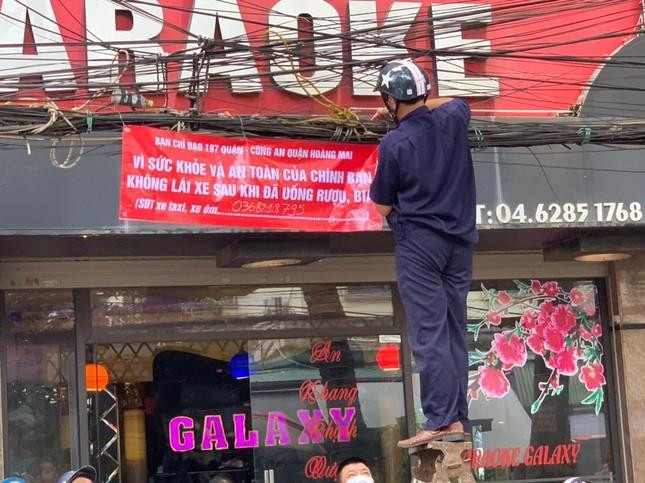 Một quận ở Hà Nội lập tổ xe ôm miễn phí đưa người say rượu bia về nhà - 2