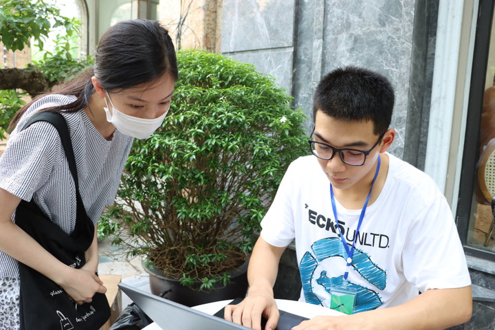 Học sinh Hà Nội gom rác tái chế qua dự án 'CLEEN Project' - 2