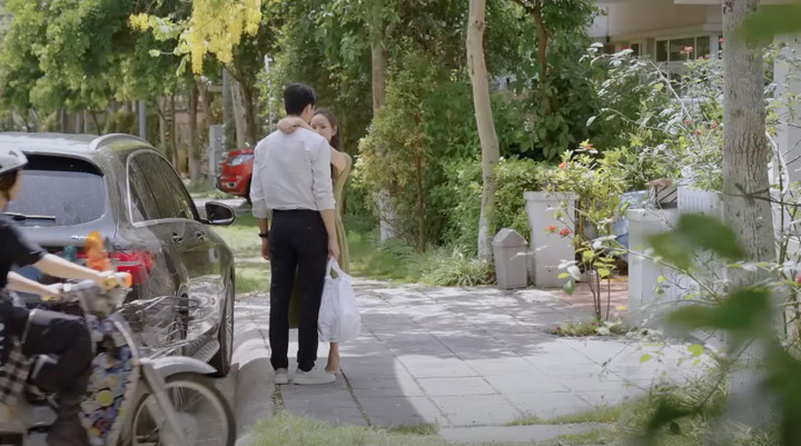 'Gara hạnh phúc' tập 10: Quỳnh Kool 'nóng mặt' khi thấy Bình An ôm chị sếp - 2