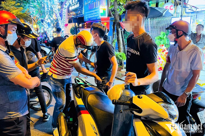 Cảnh sát 141 Hà Nội hoá trang tuần tra, xử lý nhiều đối tượng trong đêm - 3