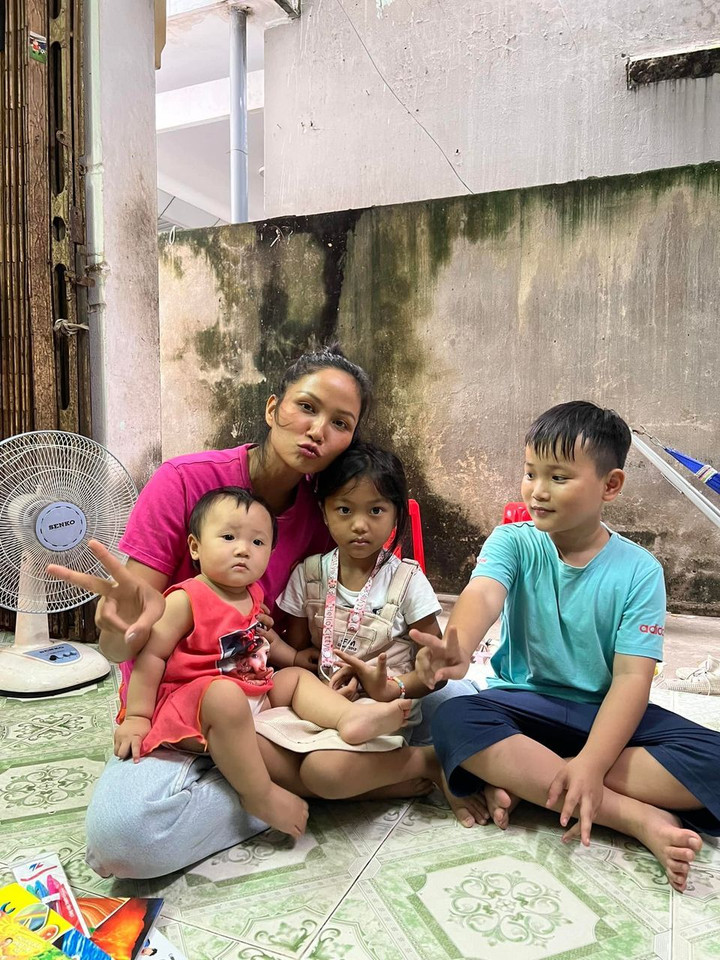 Sao Việt 29/8: Thiện Nhân tươi hết cỡ bên người yêu đồng giới - 3