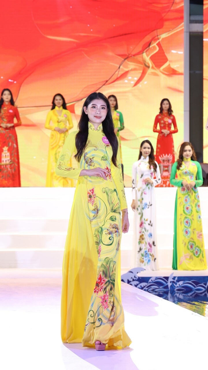 Hoa hậu Ngọc Hân rạng rỡ ngồi ghế giám khảo chấm thi sắc đẹp - 4