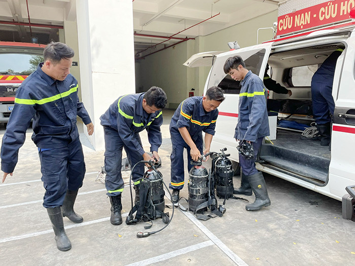 Lính cứu nạn, cứu hộ - anh là ai? - 2