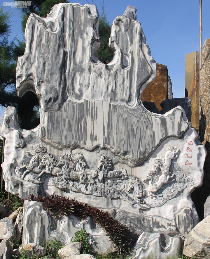 Ảnh: Những tuyệt phẩm bằng đá giá hàng trăm triệu đồng - 7