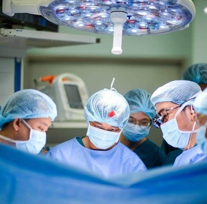 Bé gái 5 tuổi bị viêm nhiễm vùng kín do chiếc kẹp tóc - 1