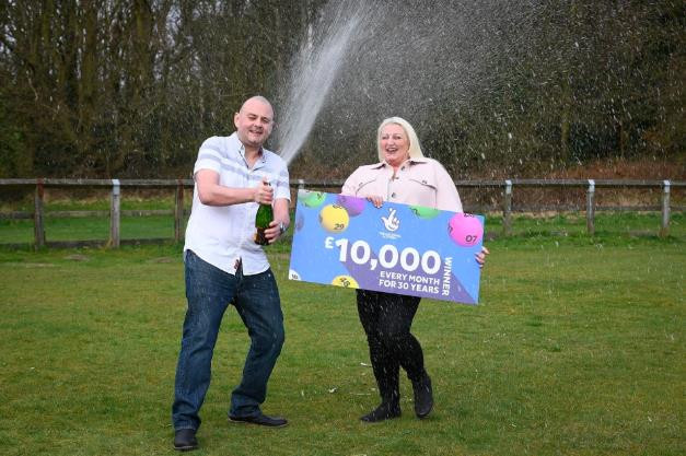 Trúng độc đắc gần 100 tỷ đồng, cô gái 'đá bay' chồng sắp cưới - 2