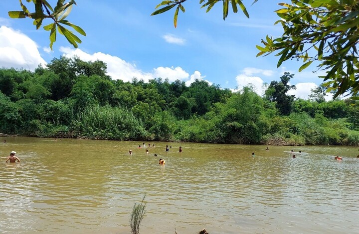 Về quê tắm sông, hai cha con chết đuối thương tâm - 1