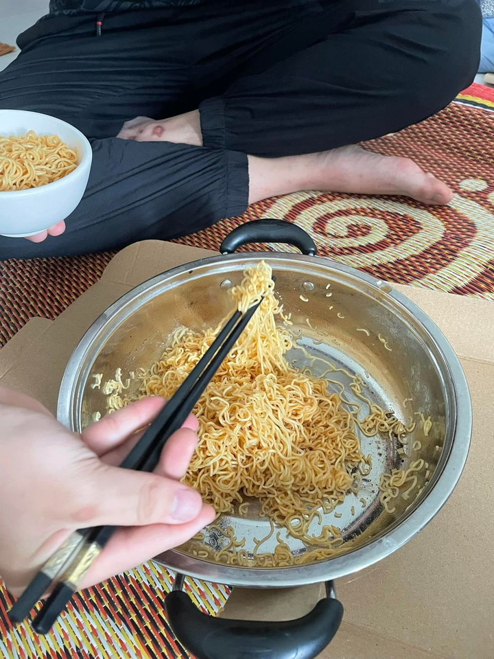 Vừa thương vừa hài với muôn kiểu sinh viên xoay xở với việc ăn uống cuối tháng - 3