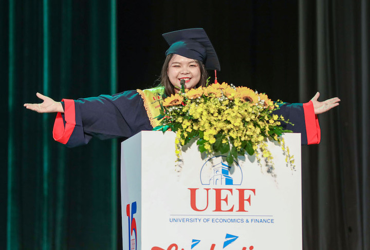 Nữ sinh tốt nghiệp thủ khoa điểm tuyệt đối, phá kỷ lục 15 năm của trường - 1