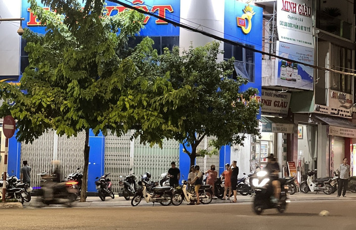 Tạm giữ nghi phạm dùng búa đập phá tiệm vàng ở Quảng Nam - 1