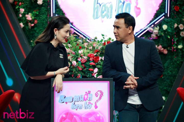 Mới gặp trên truyền hình, chàng ca sĩ mang hoa tai tặng 'nhà gái' ngỏ lời hẹn hò - 3