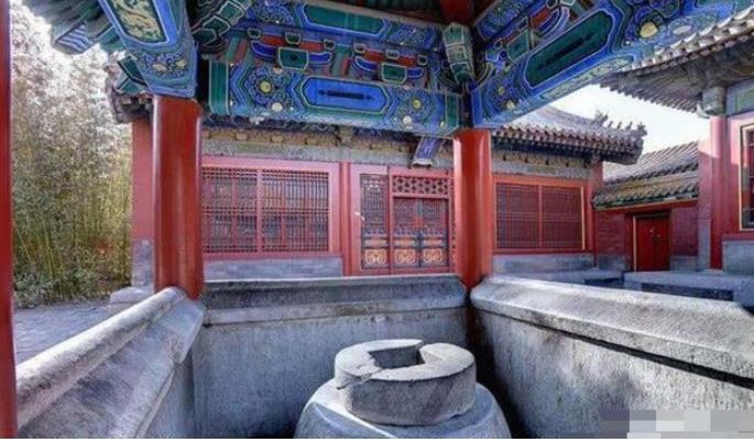 Giếng cổ chứa đầy châu báu trong Tử Cấm Thành - 1
