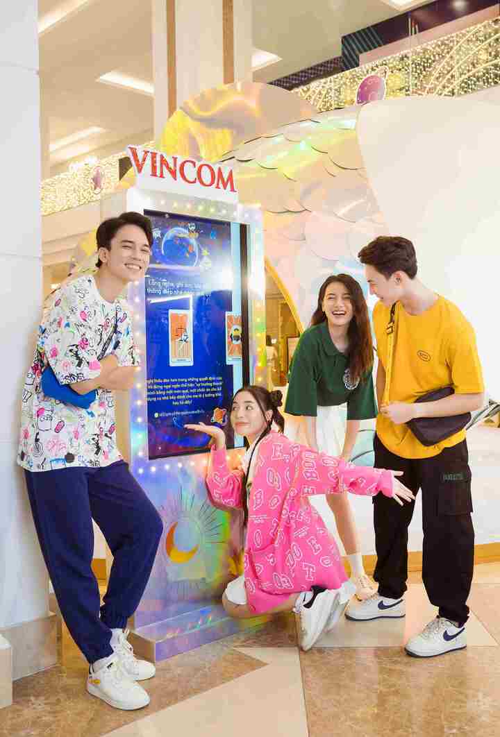 Đón trung thu gắn kết tại 'vũ trụ đa sắc' Vincom - 9