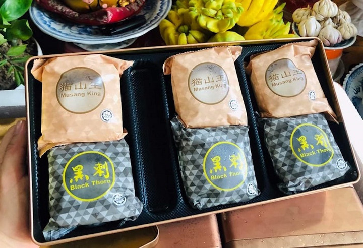 Bánh trung thu sầu riêng gần 2 triệu đồng, nhà giàu chi tiền ăn sang - 2