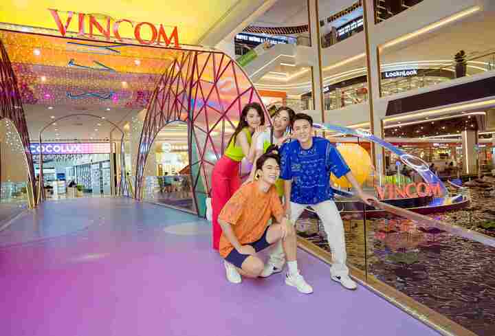Đón trung thu gắn kết tại 'vũ trụ đa sắc' Vincom - 4